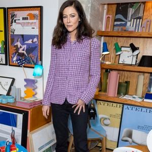 "Je crois qu’il faut redire à quel point l’activité de Nantes, qui a vu affluer de nouveaux habitants ces dernières années, est due à l’extraordinaire vitalité culturelle du coin" dit-elle à Libération 
Anna Mouglalis au photocall du défilé croisière Chanel 2024-2025 à la Cité radieuse à Marseille, France, le 2 mai 2024. © Olivier Borde/Bestimage