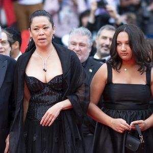 Robert De Niro, sa compagne Tiffany Chen, sa fille Helen Grace De Niro, la nounou avec le dernier enfant de l'acteur - Montée des marches du film « Partir un jour » pour la cérémonie d’ouverture du 78ème Festival International du Film de Cannes, au Palais des Festivals à Cannes. Le 13 mai 2025
© Jacovides-Moreau / Bestimage