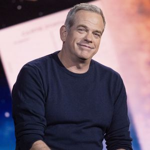 Le chanteur québécois est le père d’Émelie, une jeune femme de 23 ans

Exclusif - Garou - Enregistrement de l'émission "Ce soir on chante pour l'Unicef - Urgence Ukraine", au Dôme de Paris et diffusée le 5 avril sur W9. © Cyril Moreau / Bestimage