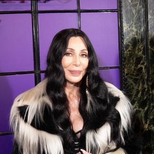 Cher a récemment une heureuse nouvelle.

New York, NY Le couple de superstars Cher et Alexander Edwards est tout sourire alors qu'ils assistent à l'événement Valentino Beauty au Studio 54 à New York.