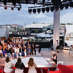 Exclusif - Anne-Elisabeth Lemoine, sur le plateau de l'émission "C à vous" lors du 78ème Festival International du Film de Cannes, France, le 14 mai 2025. © Jack Tribeca/Bestimage