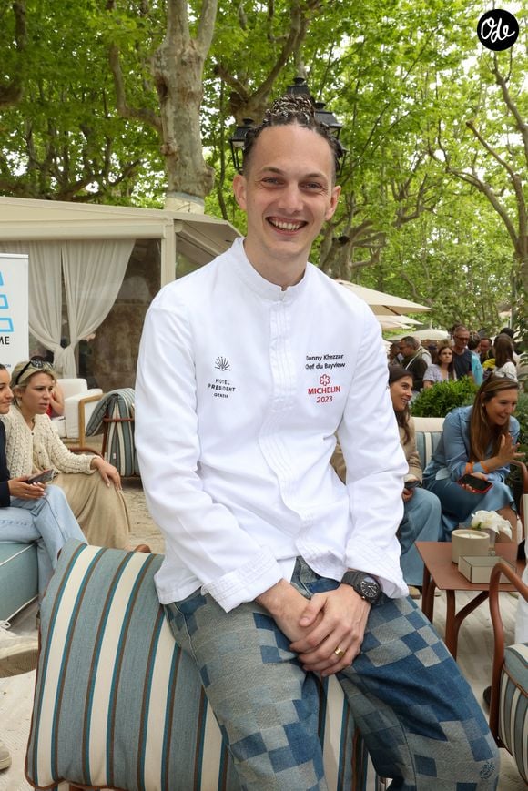 Les Chefs à Saint-Tropez fêtent les producteurs 2025 - Inauguration de la 5e édition, les Chefs et les producteurs se retrouvent sur la place des Lices à Saint-Tropez, le 3 mai 2025. Le Chef Danny Khezzar. ©Jean-Marc Lhomer / Bestimage.