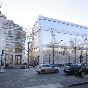 Louis Vuitton va ouvrir son hôtel de luxe de 6000 m2 sur les Champs Elysées !  Situé au 103 avenue des Champs-Elysées à Paris, ce bâtiment incroyable se situera juste en face du célèbre flagship de Louis Vuitton.
 Jack Tribeca/Bestimage