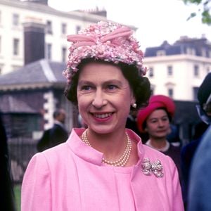 Le Royal Collection Trust lance pour l’occasion une collection de vêtements et accessoires inspirés de ses goûts.

La reine Elizabeth II d'Angleterre est décédée à l'âge de 96 ans, après 70 ans de règne, dans son château de Balmoral, le 8 septembre 2022.
PA Photo/ Bestimage