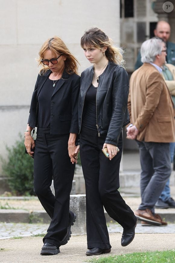 En juin dernier, Mitty annonçait la sortie "sur toutes les plateformes de streaming" de son nouveau single en anglais : "Coming for you"

Axelle Laffont et sa fille Mitty Hazanavicius aux funérailles de Patrice Laffont au Pere Lachaise le 23 août 2024 à Paris, France.© Nasser Berzane/ABACAPRESS.COM