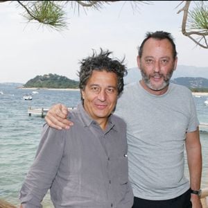 Christian Clavier et Jean Reno - Première du film "L'Enquête corse" en Corse, le 12 septembre 2004. © Jean Louis Macault / Bestimage