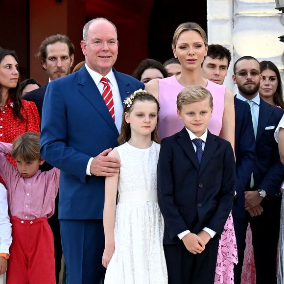 Le prince Albert II de Monaco, la princesse Gabriella, la princesse Charlene de Monaco, le prince héréditaire Jacques de Monaco et Louis Ducruet - Célébration des 20 ans de règne du prince souverain Albert II de Monaco sur la place du Palais à Monaco, le 19 juillet 2025. © Bruno Bebert/Bestimage
