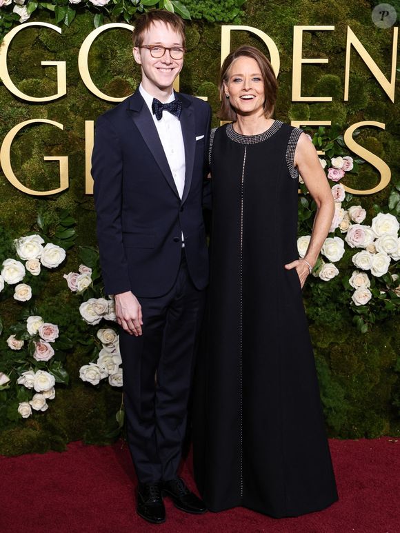 Jodie Foster et son fils Kit Bernard au photocall de la 82ème cérémonie des Golden Globes à l'hotel The Beverly Hilton de Los Angeles, Californie, Etats-Unis, le 5 janvier 2025. © RALL/Backgrid USA/Bestimage
