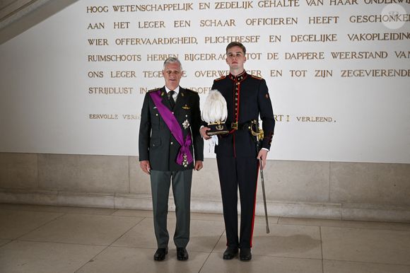 Le prince Gabriel fait la fierté du roi Philippe et de son épouse.

Les Majestés le Roi et la Reine assisteront à la cérémonie militaire au cours de laquelle Son Altesse Royale le Prince Gabriel prêtera serment, avec ses camarades de la 162e promotion des sciences sociales et militaires, ainsi que des élèves de la 177e promotion polytechnique et de diverses promotions de la division spéciale, en tant qu'officier après avoir obtenu son diplôme de bachelier à l'Ecole Royale Militaire (ERM). © Peter De Smedt/Content Curation/ABACAPRESS.COM