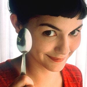 L'actrice française Audrey Tautou dans le rôle d'Amélie Poulain dans le film de Jean-Pierre Jeunet, "Le Fabuleux destin d'Amélie Poulain".