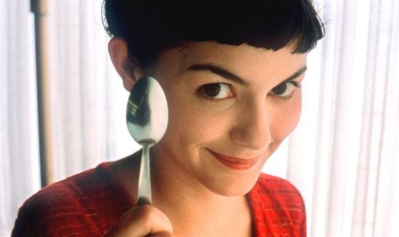 L'actrice française Audrey Tautou dans le rôle d'Amélie Poulain dans le film de Jean-Pierre Jeunet, "Le Fabuleux destin d'Amélie Poulain".