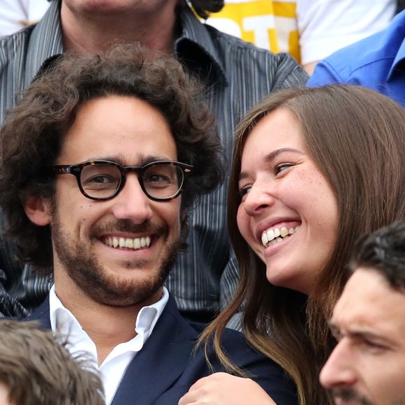 Thomas Hollande et sa compagne Emilie Broussouloux dans les tribunes lors du Tournoi de Roland-Garros (les Internationaux de France de tennis) à Paris, le 28 mai 2016. © Dominique Jacovides/Bestimage