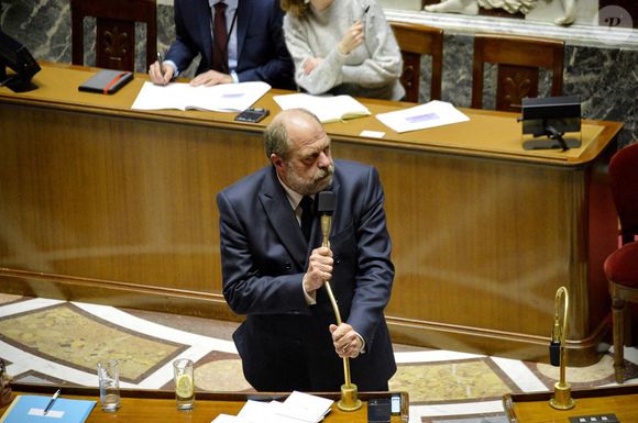 Eric Dupont-Moretti Ministre de la Justice lors du vote parlementaire sur l'inscription de l'avortement dans la Constitution française à l'Assemblée nationale, chambre basse du Parlement français à Paris, France, le 30 janvier 2024. L'Assemblée nationale française examine mardi un projet de loi visant à inscrire le droit des femmes à l'avortement dans la Constitution française, première étape clé d'un processus législatif qui nécessite également un vote au Sénat. Cette mesure a été promise par le président Emmanuel Macron à la suite du recul du droit à l'avortement aux États-Unis. Le gouvernement Macron souhaite que l'article 34 de la Constitution française soit modifié pour inclure que "la loi détermine les conditions dans lesquelles s'exerce la liberté des femmes de recourir à l'avortement, qui est garantie". Photo by Karim Ait Adjedjou/ABACAPRESS.COM
