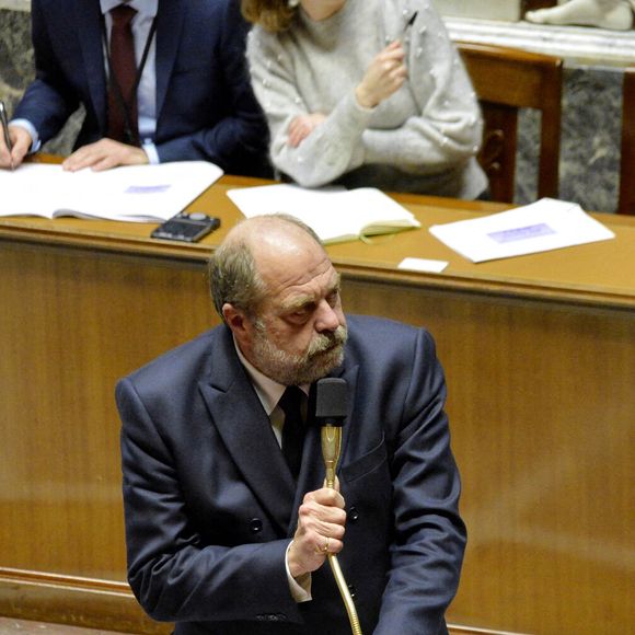 Eric Dupont-Moretti Ministre de la Justice lors du vote parlementaire sur l'inscription de l'avortement dans la Constitution française à l'Assemblée nationale, chambre basse du Parlement français à Paris, France, le 30 janvier 2024. L'Assemblée nationale française examine mardi un projet de loi visant à inscrire le droit des femmes à l'avortement dans la Constitution française, première étape clé d'un processus législatif qui nécessite également un vote au Sénat. Cette mesure a été promise par le président Emmanuel Macron à la suite du recul du droit à l'avortement aux États-Unis. Le gouvernement Macron souhaite que l'article 34 de la Constitution française soit modifié pour inclure que "la loi détermine les conditions dans lesquelles s'exerce la liberté des femmes de recourir à l'avortement, qui est garantie". Photo by Karim Ait Adjedjou/ABACAPRESS.COM