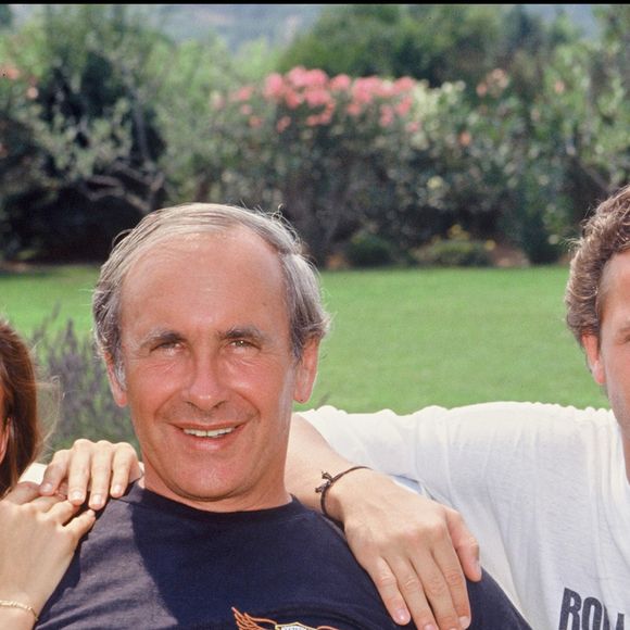 Info du 07/08/2024 - Décès de l'animateur Patrice Laffont à l'âge de 84 ans dans sa maison du Vaucluse mercredi matin - ARCHIVES - PATRICE LAFFONT AVEC SA FILLE AXELLE ET SON FILS A SAINT TROPEZ