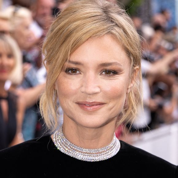 Combien Virginie Efira a-t-elle gagné pour être maîtresse de cérémonie du Festival de Cannes ? 

Exclusif - Virginie Efira à la montée des marches du film " Les Amandiers " lors du Festival de Cannes.

Photo : Agence Unique / Bestimage