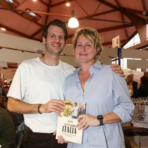 Alessandro et Luana Belmondo, à la Halle Georges Brassens de Brive-la-Gaillarde, le 8 novembre 2024. Foire du Livre de Brive 2024. © Jean-Marc Lhomer / Bestimage