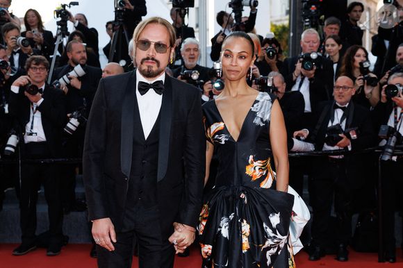 Zoe Saldana et son mari Marco Perego - Montée des marches pour la cérémonie de clôture du 79ème Festival International du Film de Cannes, le 23 mai 2026. © Jacovides-Moreau / Bestimage
