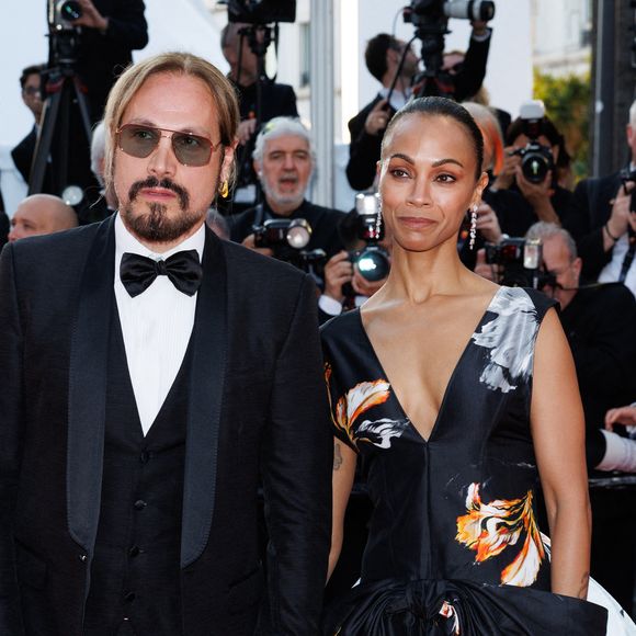 Zoe Saldana et son mari Marco Perego - Montée des marches pour la cérémonie de clôture du 79ème Festival International du Film de Cannes, le 23 mai 2026. © Jacovides-Moreau / Bestimage