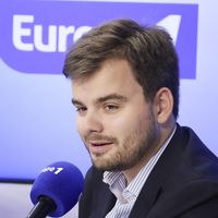 Gauthier Le Bret comblé dans les studios d'Europe 1 : il pose avec son bébé et sa femme Eloïse pour un jour particulier