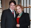 Après un coup de foudre immédiat, le couple a officiellement scellé son amour trois ans plus tard, le 2 juin 1984.

Sylvie Vartan et son mari Tony Scotti assistent à la cérémonie de remise de la médaille de Commandeur de l'Ordre des arts et des lettres par le ministre français de la Culture Frédéric Mitterrand au siège du ministère de la Culture, à Paris, France. Photo par Denis Guignebourg/Abaca