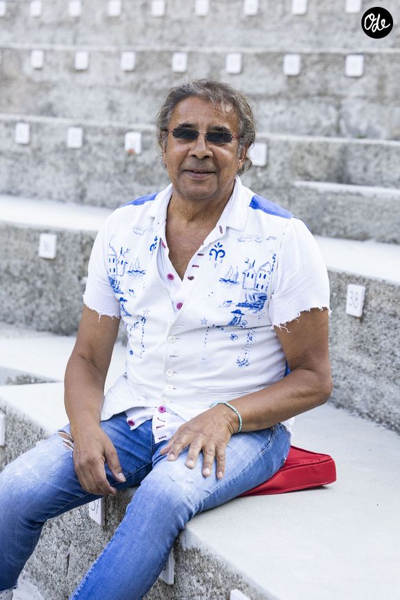 Depuis des décennies, bercé par les histoires de sa maman, le musicien consigne encore minutieusement ses propres rêves dans des carnets.

Exclusif - Laurent Voulzy au Théâtre de Verdure du 41e Festival de Ramatuelle, le 9 août 2025. 

© Cyril Bruneau / Bestimage