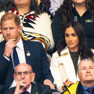 Nouveau rebondissement pour le prince Harry et Meghan Markle !

Le prince Harry et Meghan Markle assistent à la cérémonie d'ouverture des "Invictus Games Vancouver Whistler au Canada. (Backgrid USA / Bestimage).