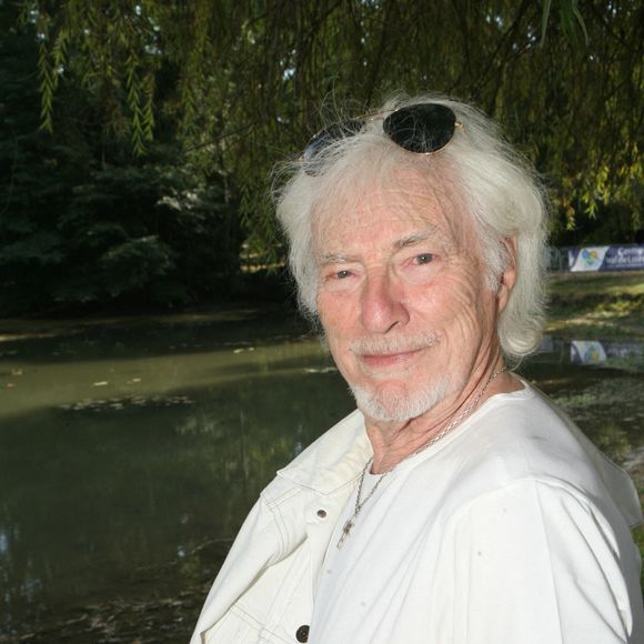 Hugues Aufray lors de la séance de dédicaces annuelle " Foret Des Livres " à Chanceaux-Pres-Loches, près de Tours, en France, le 28 août 2022. Photo by JLPPA/ABACAPRESS.COM