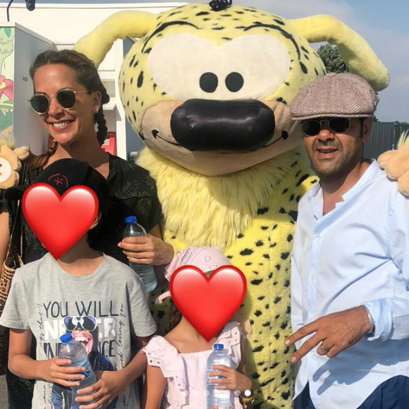 Elle suit un cursus semi-professionnel dans une école parisienne spécialisée en comédie musicale.

Melissa Theuriau fête son anniversaire aux côté de son mari Jamel Debbouze et de leurs enfants. A cette occasion ils ont dévoilé des photos actuelles et des archives. Juillet 2024.