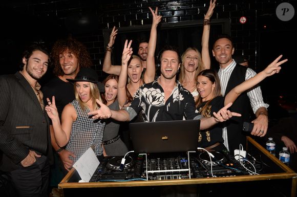 Exclusif - Anthony Colette, Laurent Maistret, Marie Denigot-Hamon, Katrina Patchett, Jordan Mouillerac, Christian Millette, Tonya Kinzinger, Denitsa Ikonomova et Maxime Dereymez à la soirée "D'pendanse" organisée au restaurant "La Gioia" au VIP Room à Paris, le 4 octobre 2017.
© Rachid Bellak/Bestimage