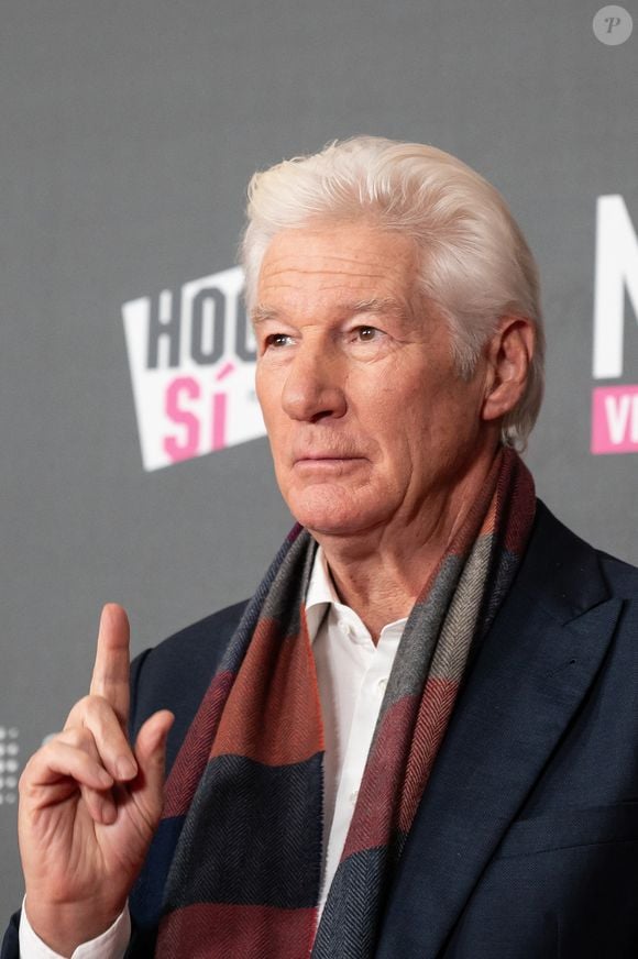 Richard Gere assiste à la première de 'Lo que nadie quiere ver (Ce que personne ne veut voir)' au cinéma Callao le 24 novembre 2025 à Madrid, Espagne. (Credit Image : © Atilano Garcia/SOPA Images via ZUMA Press Wire)
