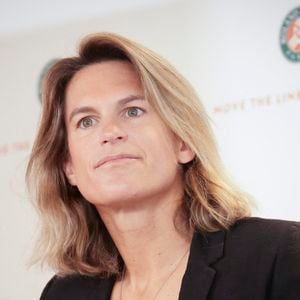 L’ancienne sportive a eu deux enfants, Aaron (né en 2015) et Ayla (née en 2017)

Amélie Mauresmo - Conférence de presse Roland Garros 2025 - Paris, France, le 17 avril 2025. © Jack Tribeca / Bestimage