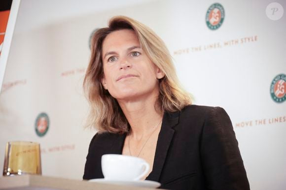 L’ancienne sportive a eu deux enfants, Aaron (né en 2015) et Ayla (née en 2017)

Amélie Mauresmo - Conférence de presse Roland Garros 2025 - Paris, France, le 17 avril 2025. © Jack Tribeca / Bestimage