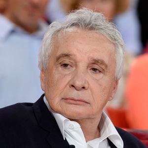 À 78 ans, l’artiste, père de quatre enfants et grand-père de six petits-enfants, reste très attaché à sa famille et à la transmission.
Michel Sardou - Enregistrement de l'émission " Vivement Dimanche " Spéciale Les enfants du Top 50, le 8 octobre 2014. COADIC GUIREC / BESTIMAGE