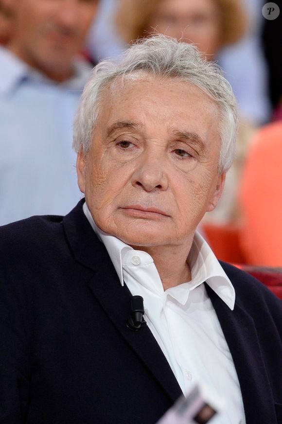 À 78 ans, l’artiste, père de quatre enfants et grand-père de six petits-enfants, reste très attaché à sa famille et à la transmission.

Michel Sardou - Enregistrement de l'émission " Vivement Dimanche " Spéciale Les enfants du Top 50, le 8 octobre 2014. COADIC GUIREC / BESTIMAGE