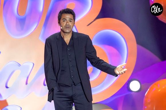 En réaction aux événements survenus à Trappes, la ville de son enfance

Exclusif - Jamel Debbouze durant l'enregistrement de la seconde soirée de "L'humour à la plage" pour la 3eme édition du festival de Juan les Pins à la pinède Gould le 27 juin 2026. C'est l'humoriste français Kev Adams qui a initié et mis en scène ce festival dans la ville de ses grand-parents où il a passé ses vacances quand il était plus jeune. Après le succès des éditions précédentes, TF1 et Kev Adams donnent rendez-vous au public pour des soirée d’humour inédite et festive. Cette année, deux soirées spectacle ont été programmées avant l'enregistrement des deux shows télévisiés. C'est Nino Arial, avec son one man "Pas Comme Eux" qui a ouvert le Festival suivi, suivi le lendemain par Fabrice Eboué et son spectacle "Solitudes". Tourné face à la mer, dans l’écrin magique de la pinède Gould à Juan-les-Pins, « L’Humour à la Plage » revient pour une 3e édition encore plus ambitieuse : un grand show à ciel ouvert, pour rire ensemble et démarrer l’été en beauté. Une carte postale en guise de scène avec une ambiance unique. Imaginé comme une véritable fête de l’humour à ciel ouvert, sous les pins, les pieds dans le sable et la tête dans les étoiles, « L’Humour à la Plage » rassemble le temps d’un soir les plus grands noms de l’humour avec des duos inédits, des sketchs exclusifs, des impros, des happenings, des surprises… et une énergie communicative portée par un public survolté. Une programmation exceptionnelle qui donne le sourire. Diffusée le 27 août sur TF1. © Jack Tribeca/Bestimage