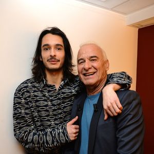 Alexis Fugain est le benjamin des enfants que Michel Fugain a eu avec son épouse Stéphanie

Michel Fugain et son fils Alexis lors de l'enregistrement de Vivement Dimanche à Paris, France. Photo by Max Colin/ABACAPRESS.COM