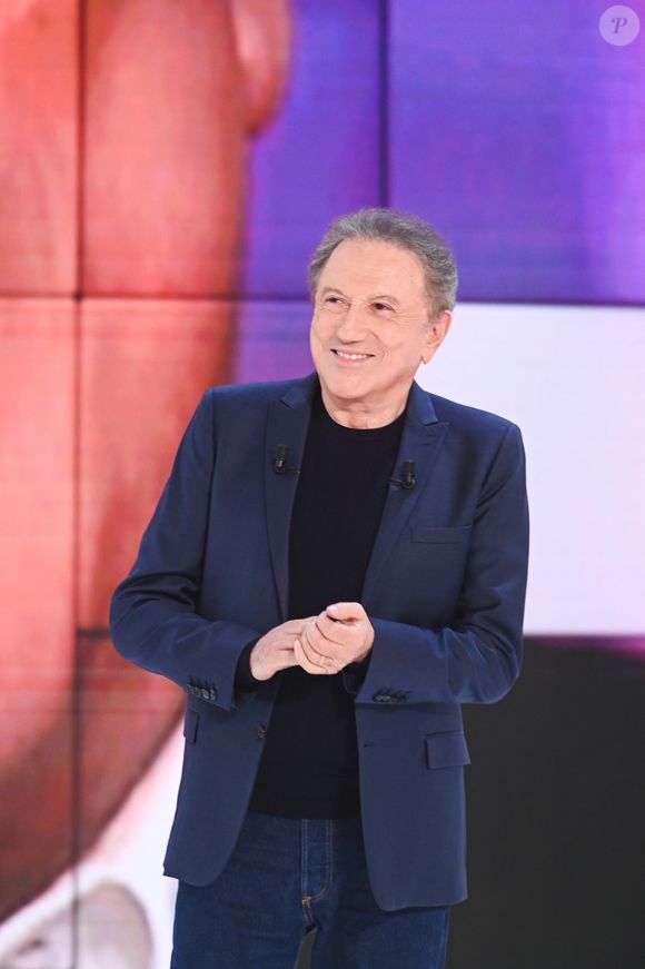 Exclusif - Michel Drucker - Enregistrement de l'émission Vivement dimanche au studio Rive Gauche, présentée par M.Drucker, diffusée le 07 septembre 2025 sur France 3.  © Guillaume Gaffiot / Bestimage