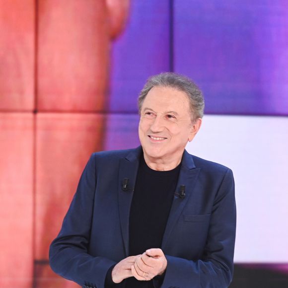 Exclusif - Michel Drucker - Enregistrement de l'émission Vivement dimanche au studio Rive Gauche, présentée par M.Drucker, diffusée le 07 septembre 2025 sur France 3.  © Guillaume Gaffiot / Bestimage