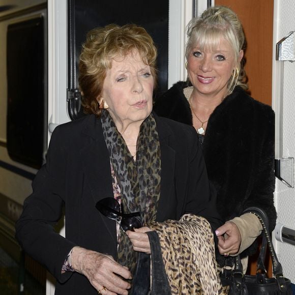 "Personne n’a rendu hommage à sa carrière, son action humanitaire ou son engagement politique", a déclaré Véronique Néry. 

Marthe Mercadier et sa fille Véronique à la foire du Trône au coeur du bois de Vincennes le 4 avril 2014. © BestImage.