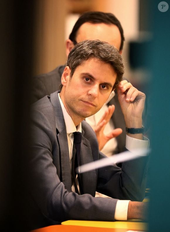 Comme l'a révélé le magazine "Closer" dans son nouveau numéro dévoilé ce vendredi 22 août, Gabriel Attal et Joyce Jonathan se sont retrouvés en Corse durant leurs vacances d'été. 

Gabriel Attal, ancien premier ministre, rencontre les équipes de l'entreprise Valorem (Pionnier de l’éolien terrestre en France) à Bègles le 13 février 2025. © Patrick Bernard / Bestimage