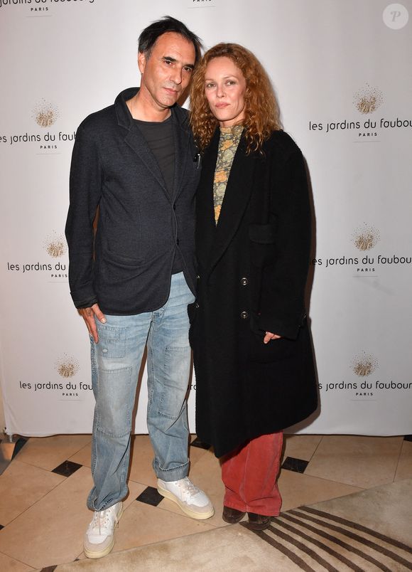 Vanessa Paradis et son mari Samuel Benchetrit lors de l'anniversaire (trois ans) de l'hôtel Les Jardins du Faubourg à Paris le 9 juin 2022.
© Veeren / Bestimage