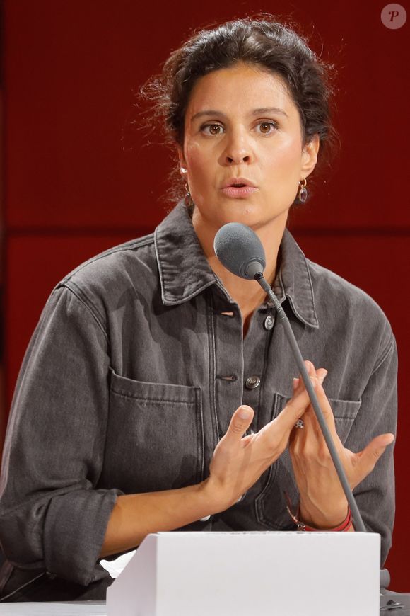 A l'antenne, elle impressionne par son sérieux mais pas que.

Apolline de Malherbe - Conférence de presse de rentrée de RMC / RMC Sport saison 2021/2022 à l'Altice Campus à Paris, France, le 30 août 2021. © Christophe Clovis / Bestimage