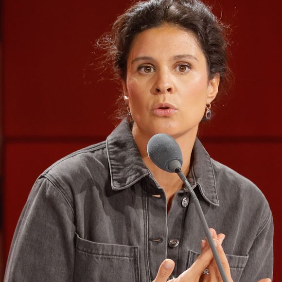 A l'antenne, elle impressionne par son sérieux mais pas que.

Apolline de Malherbe - Conférence de presse de rentrée de RMC / RMC Sport saison 2021/2022 à l'Altice Campus à Paris, France, le 30 août 2021. © Christophe Clovis / Bestimage