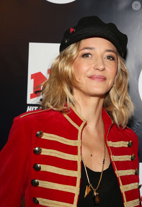 Cependant ma mère était dans la vie alors que Sam a plus d’états d’âme. Elle se pose nettement plus de questions."

Hélène de Fougerolles lors du cocktail du concert "L'association Petits Princes fête son 7000ème rêve" au Casino de Paris, à Paris, France, le 18 décembre 2018. © Denis Guignebourg/BestImage