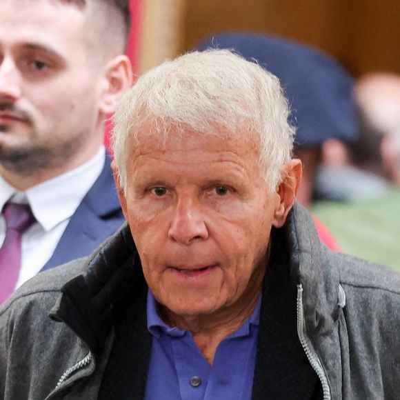 Arrivé en 1987, Patrick Poivre d'Arvor avait présenté son dernier journal en juillet 2008. Le cœur lourd, il avait déclaré avant de rendre l'antenne une dernière fois : "Ce qui ne peut être évité, il faut l'embrasser. Or très modestement, puisque je n'ai pu éviter ce qui arrive ce soir". 

Patrick Poivre d'Arvor (PPDA) - Sorties des obsèques de l'ancien ministre de la Culture Frédéric Mitterrand en l'Église Saint-Thomas d'Aquin à Paris. Le 26 mars 2024
© Moreau-Jacovides / Bestimage