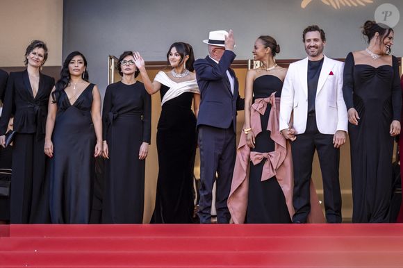 La chanteuse Camille, Adriana Paz, Rachida Dati, Selena Gomez, Jacques Audiard, Zoe Saldana, Edgar Ramirez, Karla Sofia Gascon - Montée des marches du film « Emilia Perez » lors du 77ème Festival International du Film de Cannes, au Palais des Festivals à Cannes. Le 18 mai 2024
© Olivier Borde / Bestimage