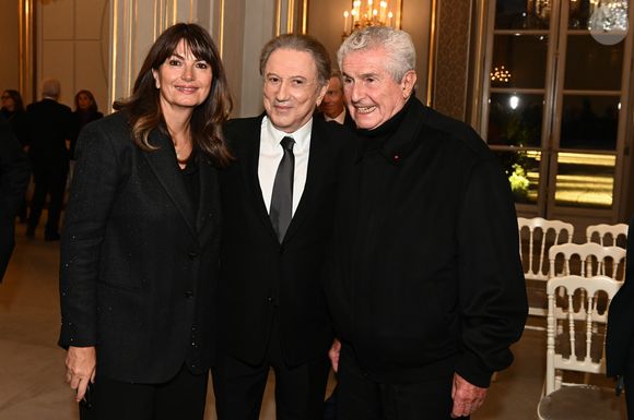 Exclusif Michel Drucker, Valérie Perrin et Claude Lelouch. M.Drucker reçoit la médaille de Commandeur de la Légion d’honneur par le président de la République Française Emmanuel Macron au palais de l'Elysée à Paris, le 13 février 2025.
© Guillaume Gaffiot / Bestimage