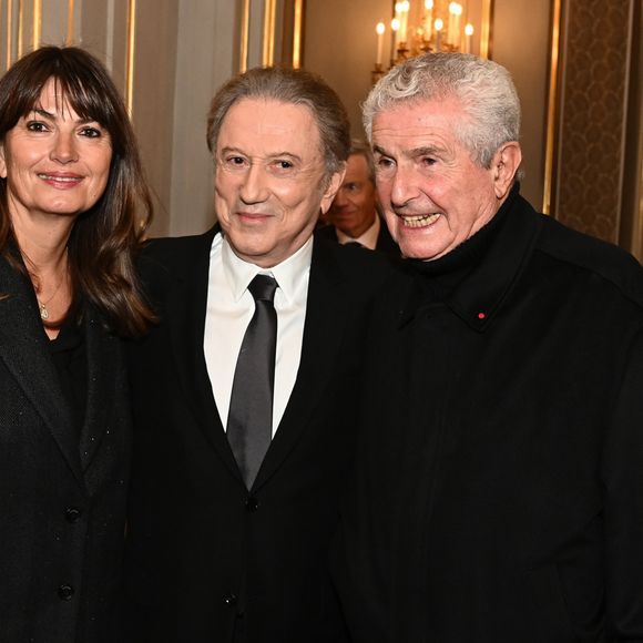 Exclusif Michel Drucker, Valérie Perrin et Claude Lelouch. M.Drucker reçoit la médaille de Commandeur de la Légion d’honneur par le président de la République Française Emmanuel Macron au palais de l'Elysée à Paris, le 13 février 2025.
© Guillaume Gaffiot / Bestimage