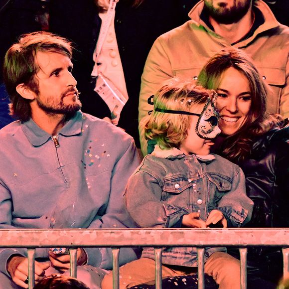 Philippe Lacheau, l'acteur, réalisateur, scénariste et animateur français venu en famiile, avec sa femme Elodie Fontan et leur fils Raphaël, durant le premier corso carnavalesque illuminé du Carnaval de Nice 2024 "Roi de la Pop Culture", le 17 février 2024.
C'est les 151 ans du Carnaval et la 139eme édition.
L'événement se déroule du 17 février au 3 mars.
Le Carnaval de Nice est le 1er carnaval de France et l'un des plus célèbres du monde, avec ceux de Rio et de Venise, attirant chaque année des centaines de milliers de spectateurs. © Bruno Bebert/Bestimage